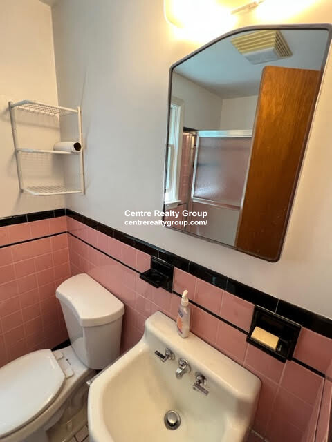 98 Atwood Ave, Newtonville