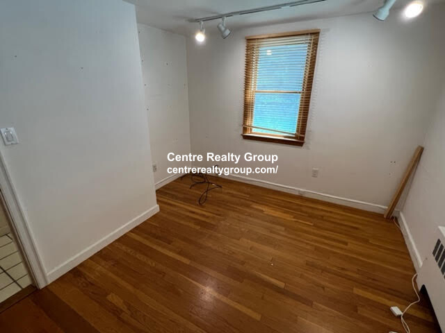 98 Atwood Ave, Newtonville