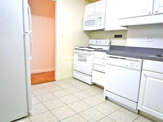 101 Monmouth St, Longwood