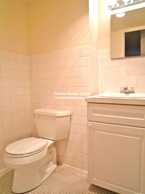 101 Monmouth St, Longwood