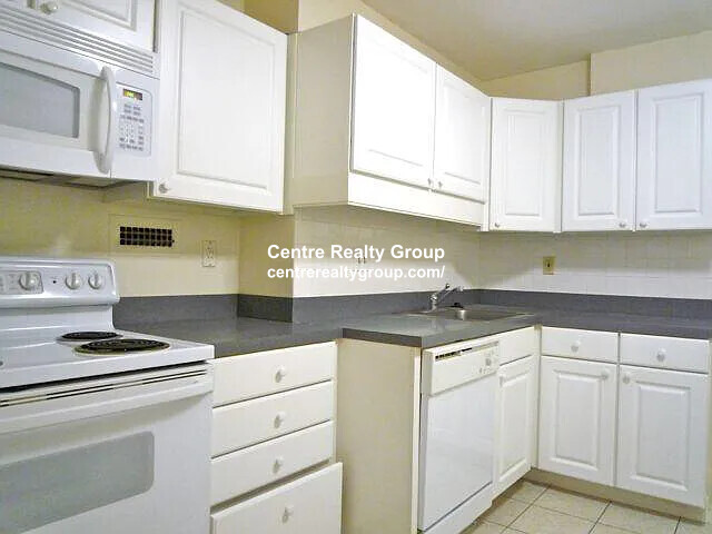 101 Monmouth St, Longwood