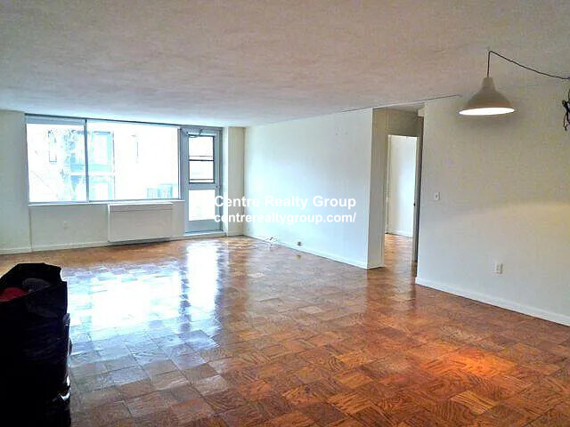 101 Monmouth St, Longwood