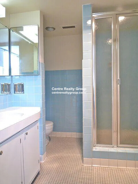 101 Monmouth St, Longwood