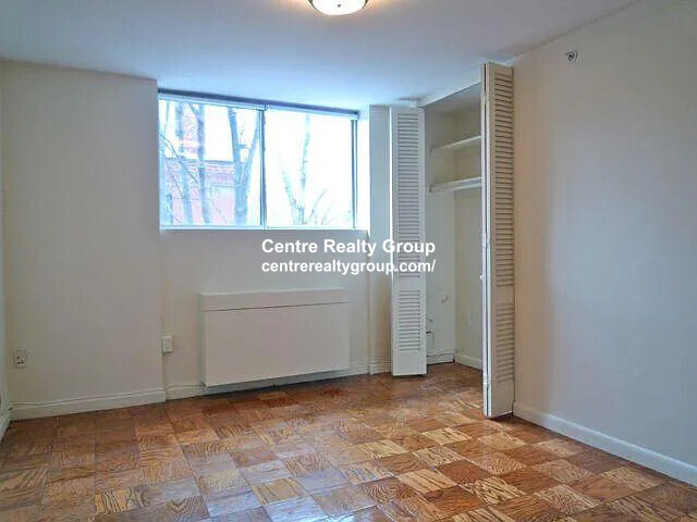 101 Monmouth St, Longwood