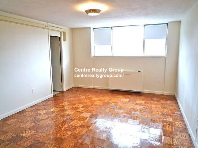 101 Monmouth St, Longwood