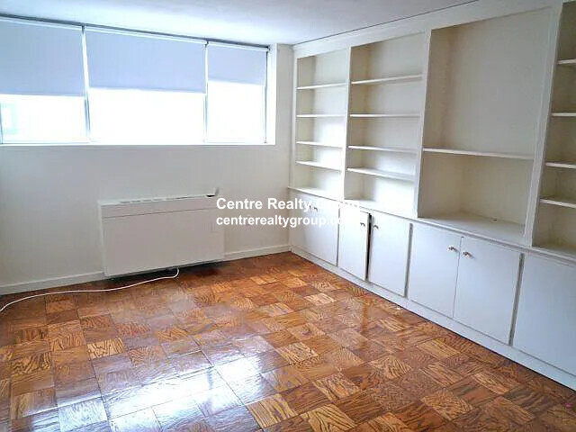 101 Monmouth St, Longwood