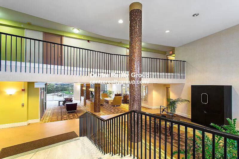 101 Monmouth St, Longwood