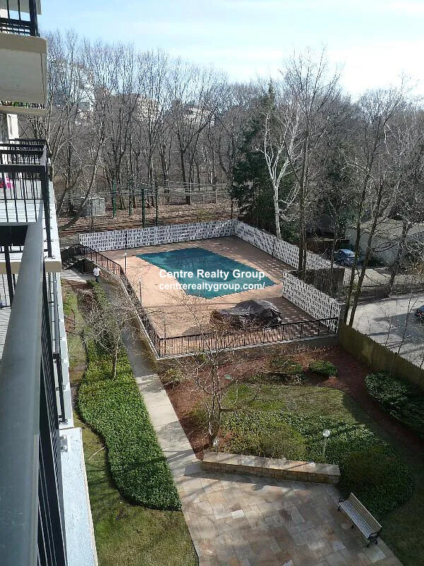 101 Monmouth St, Longwood