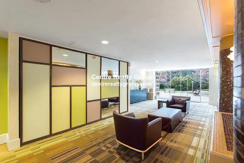 101 Monmouth St, Longwood