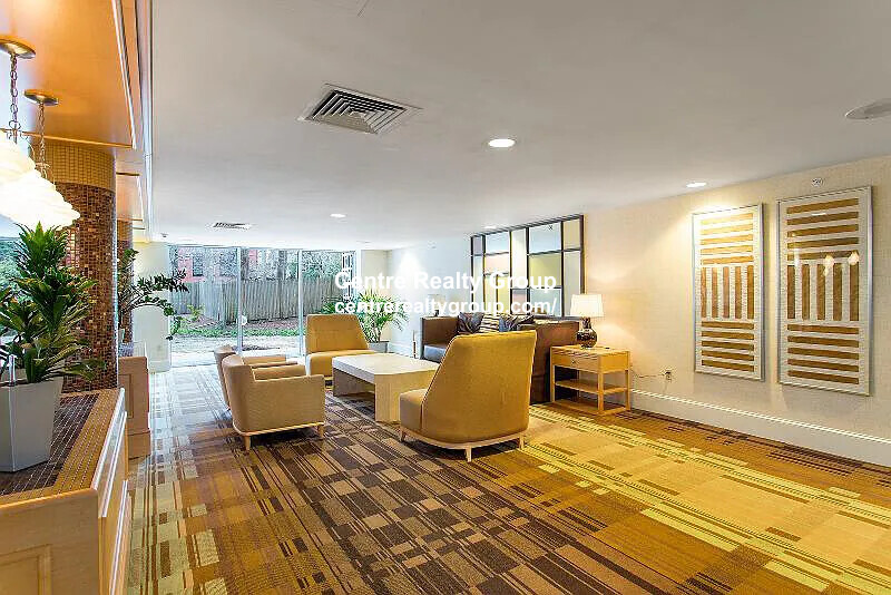 101 Monmouth St, Longwood