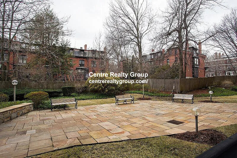 101 Monmouth St, Longwood