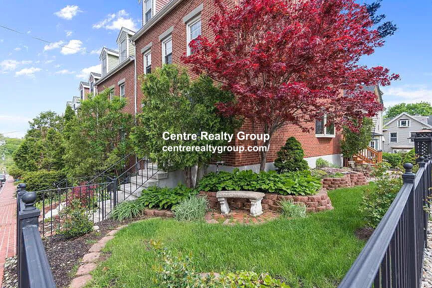 35 Fort Ave, Roxbury