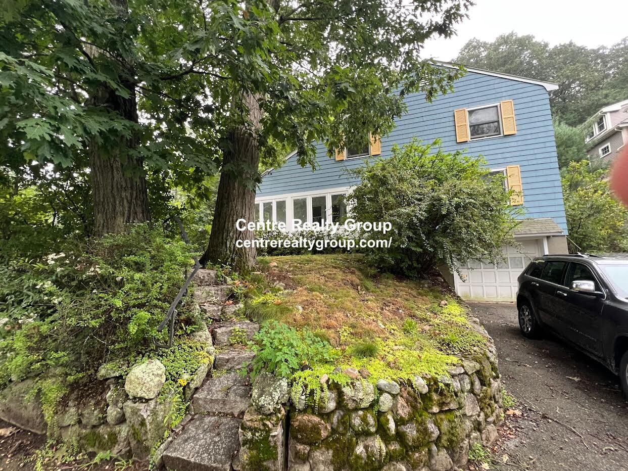 98 Atwood Ave, Newtonville