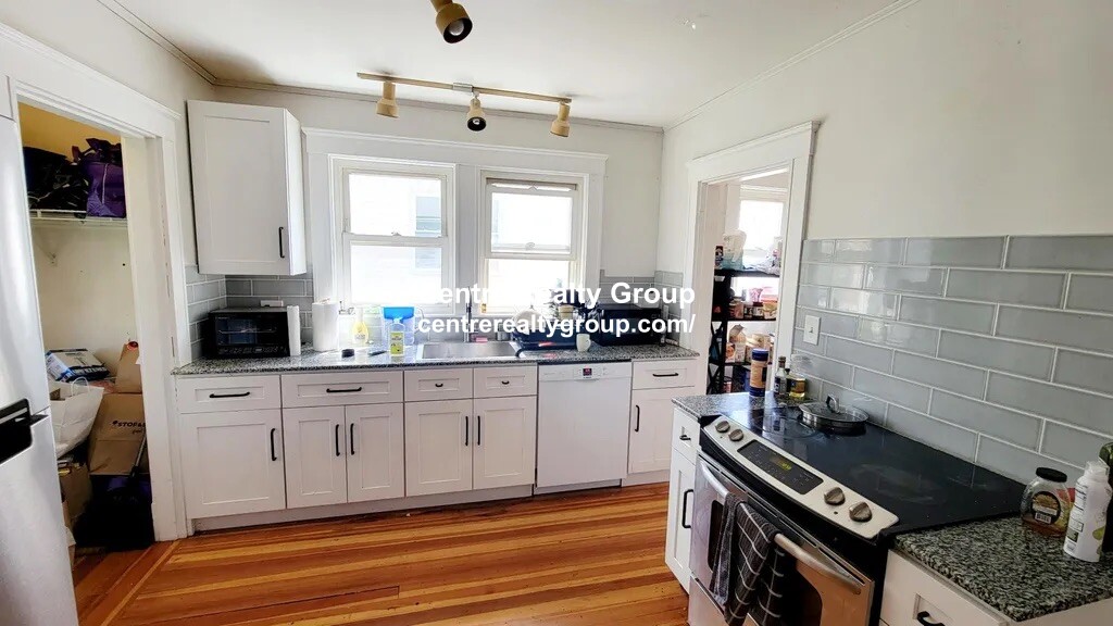 21 Sunset Rd, West Somerville