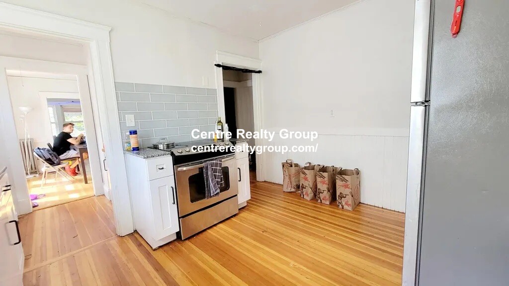 21 Sunset Rd, West Somerville