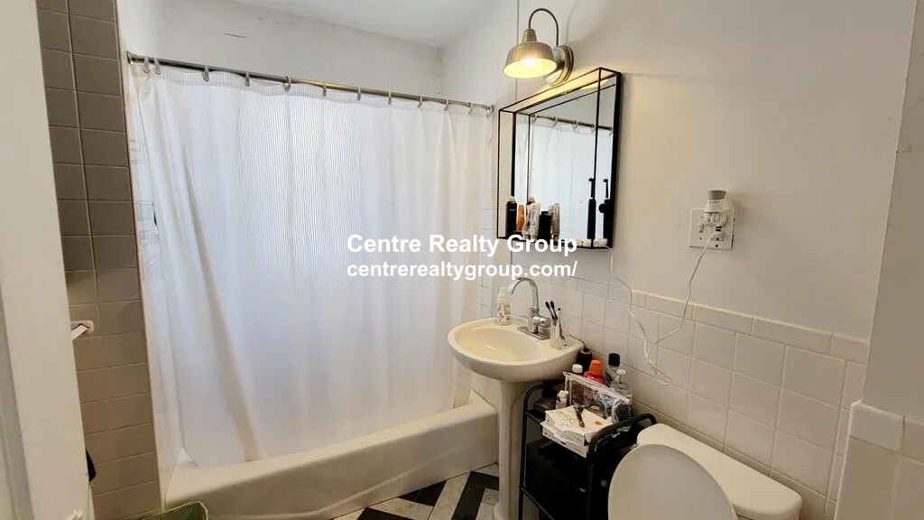 21 Sunset Rd, West Somerville