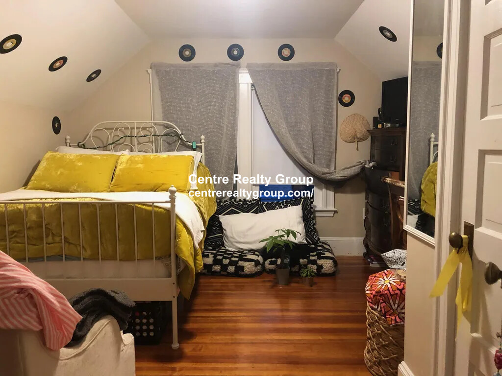 23 Berwick Rd, Tufts University