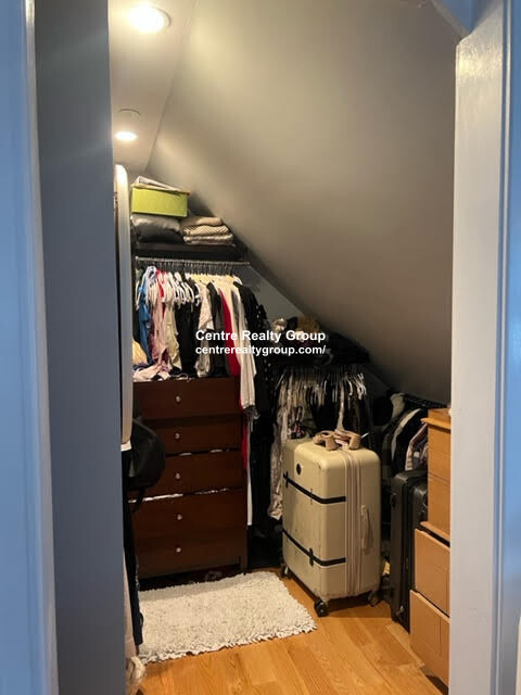 180 Hillside St, Mission Hill