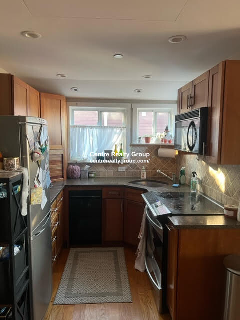 180 Hillside St, Mission Hill