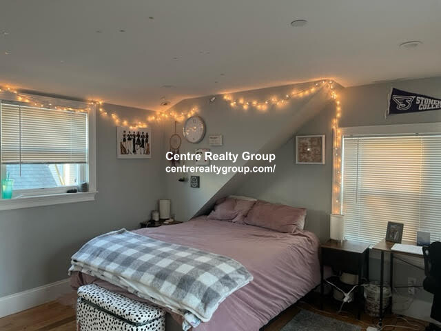 180 Hillside St, Mission Hill