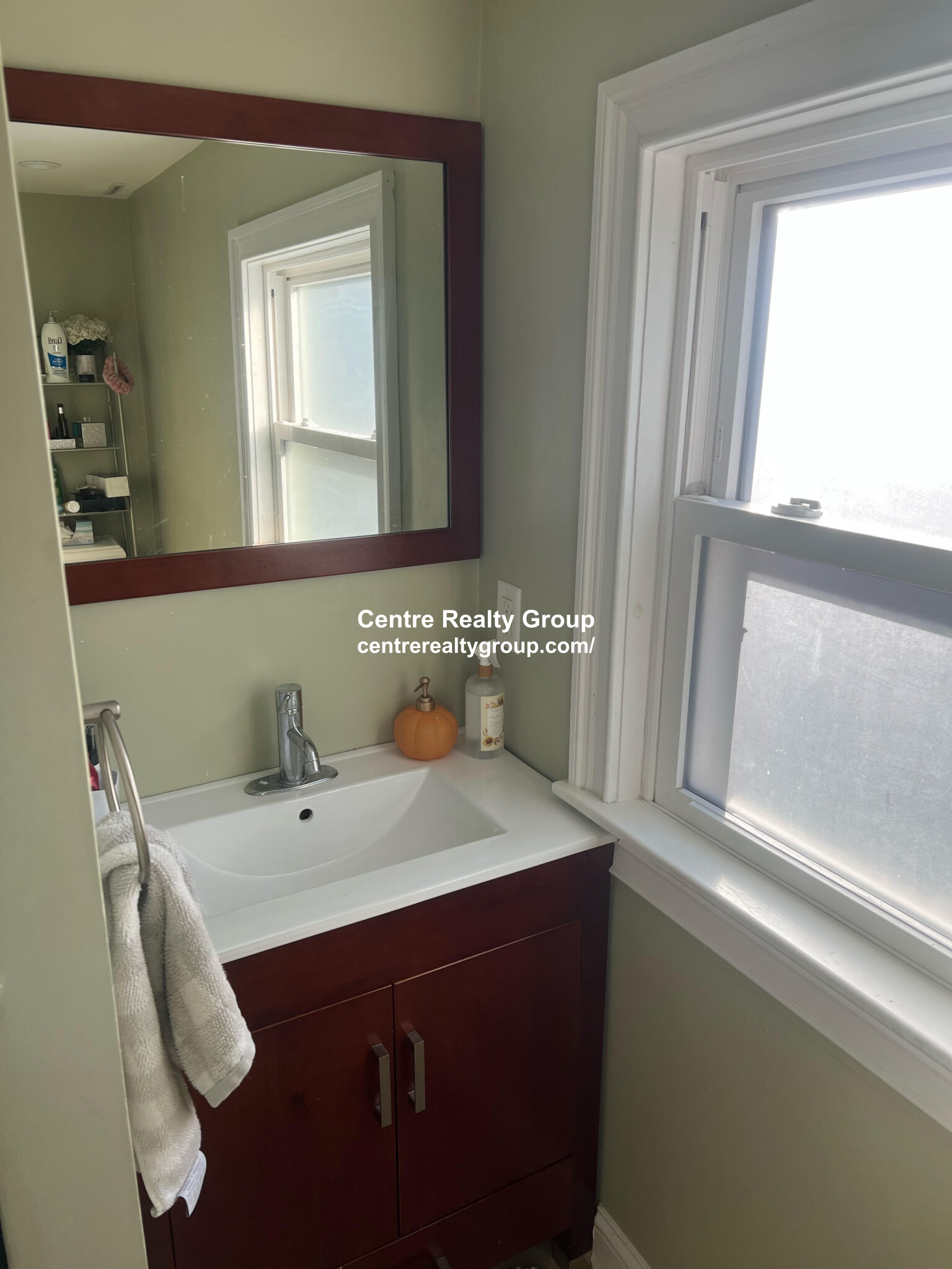 180 Hillside St, Mission Hill