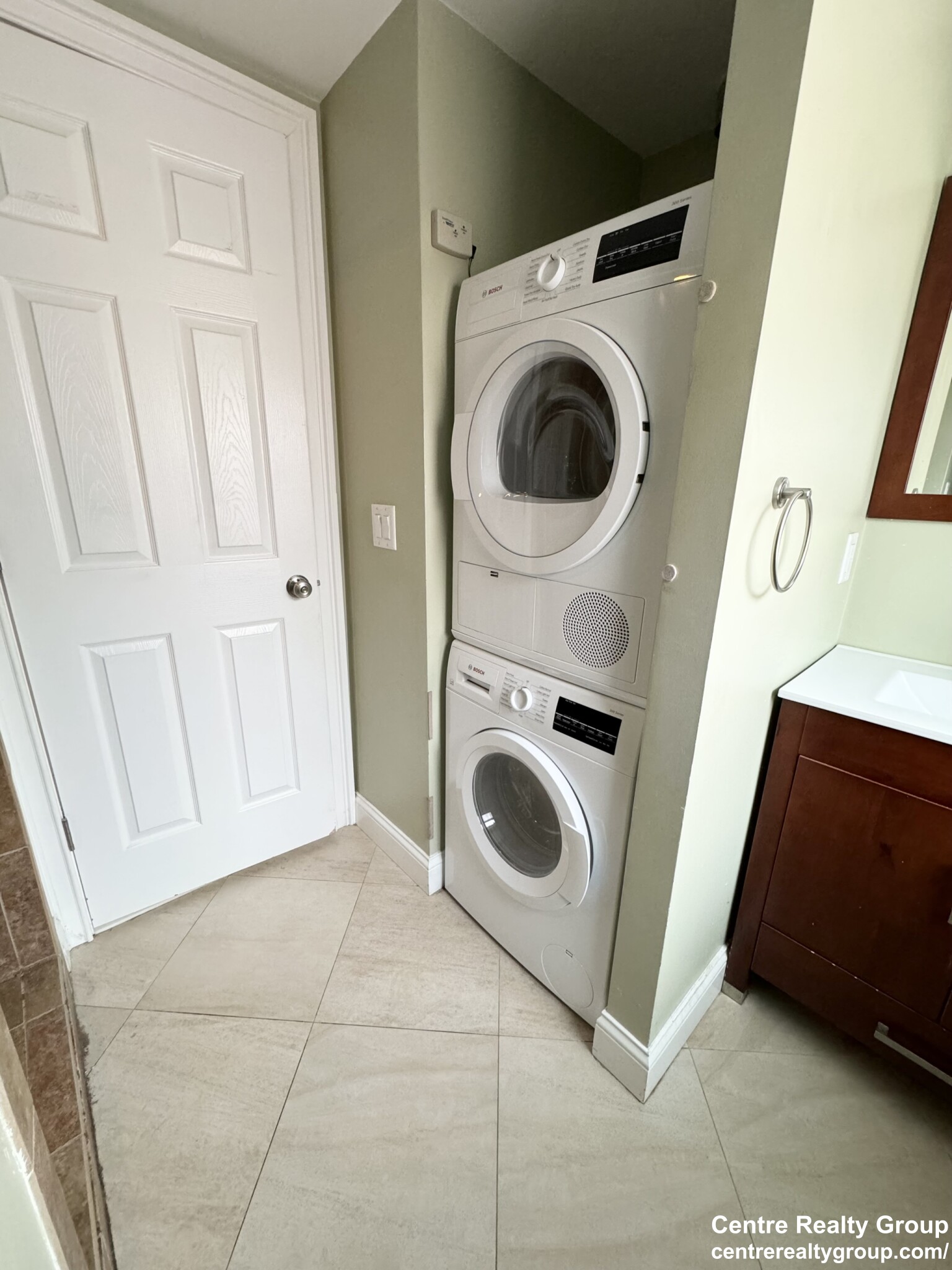 180 Hillside St, Mission Hill