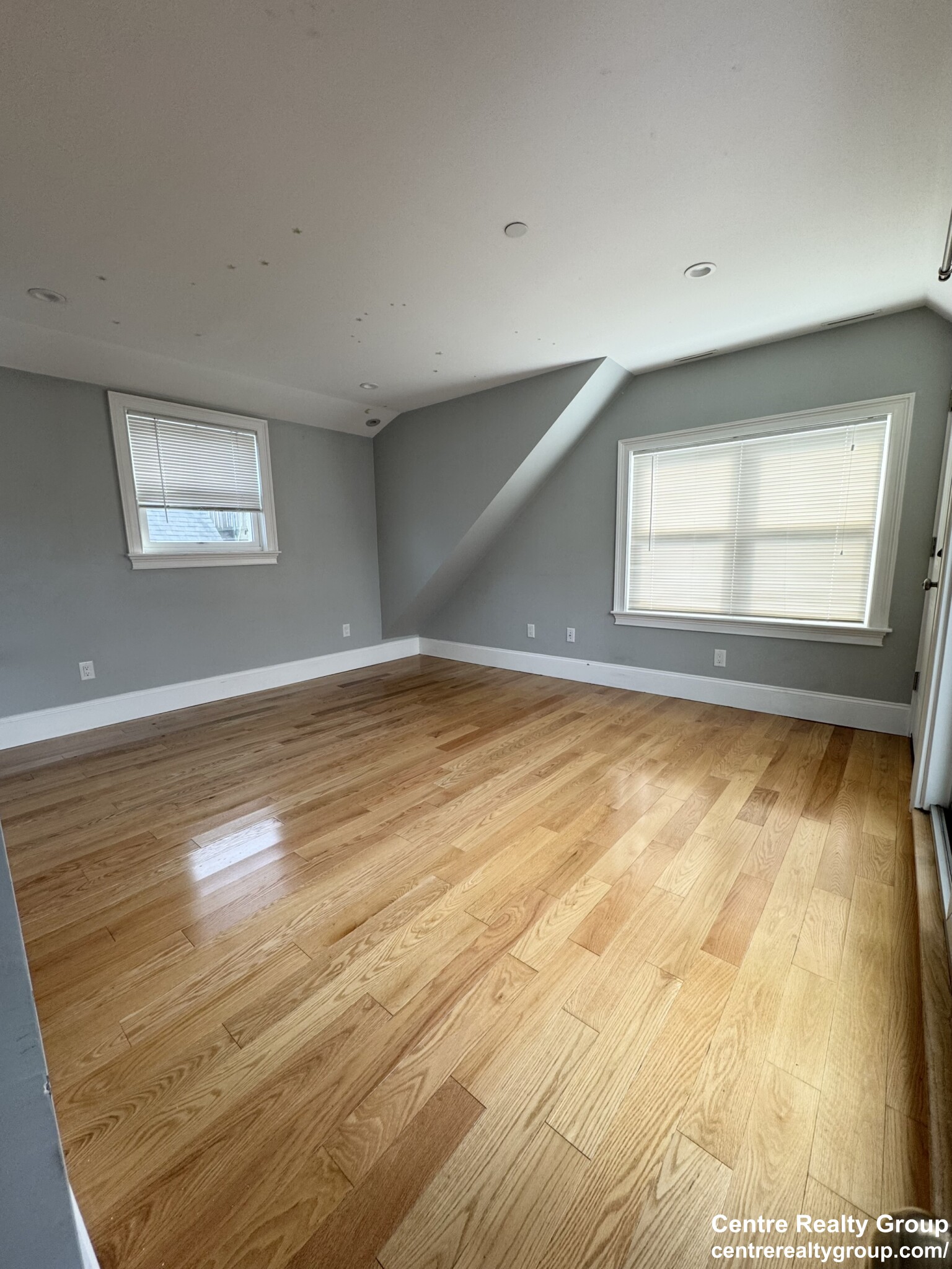 180 Hillside St, Mission Hill