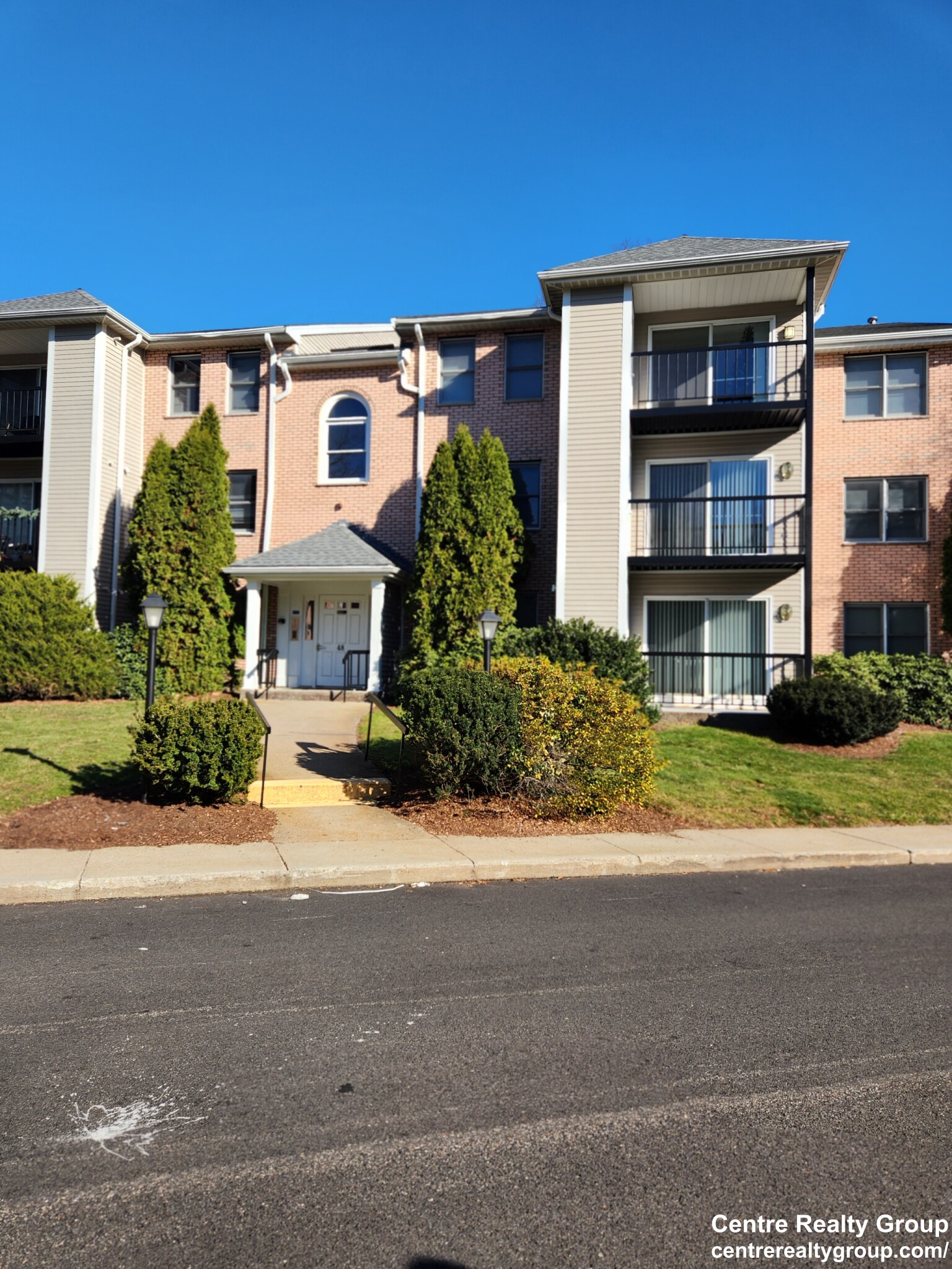 55 Waterfall Dr, Canton