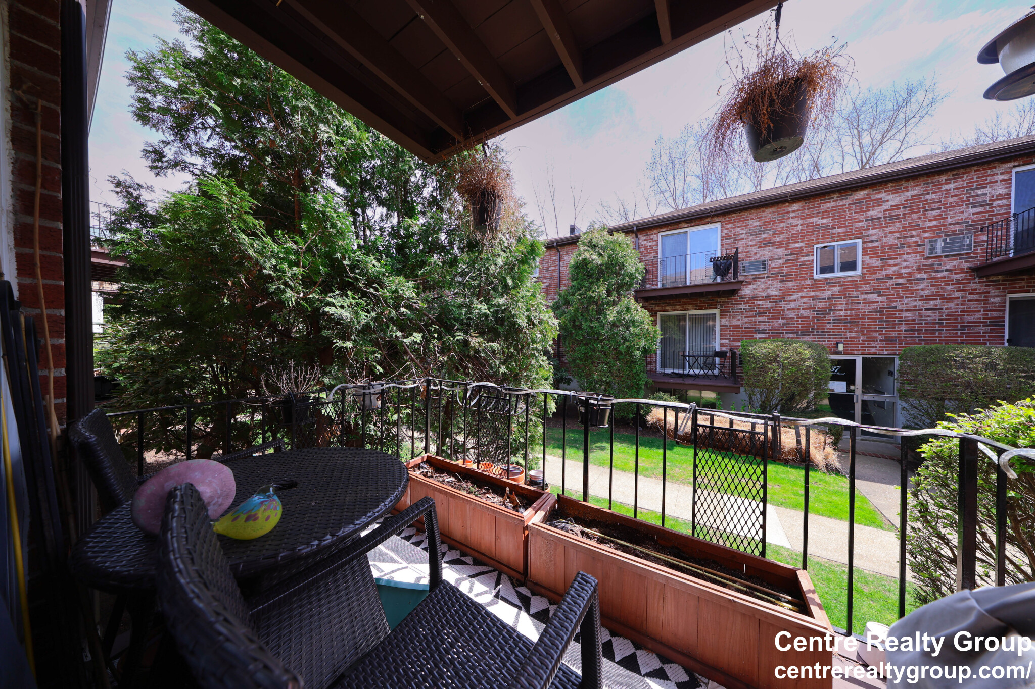 33 Westgate Rd, Chestnut Hill