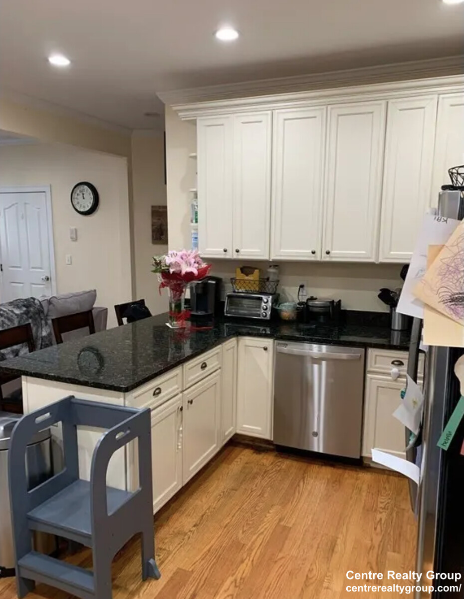 20 Armstrong St, Jamaica Plain