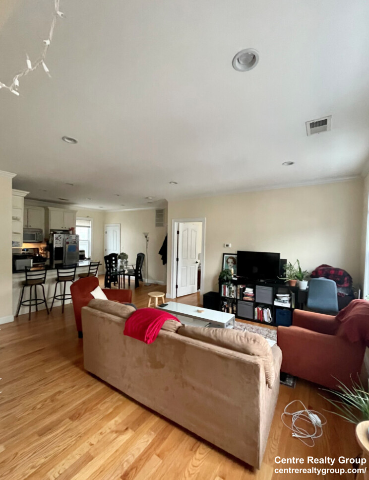 20 Armstrong St, Jamaica Plain