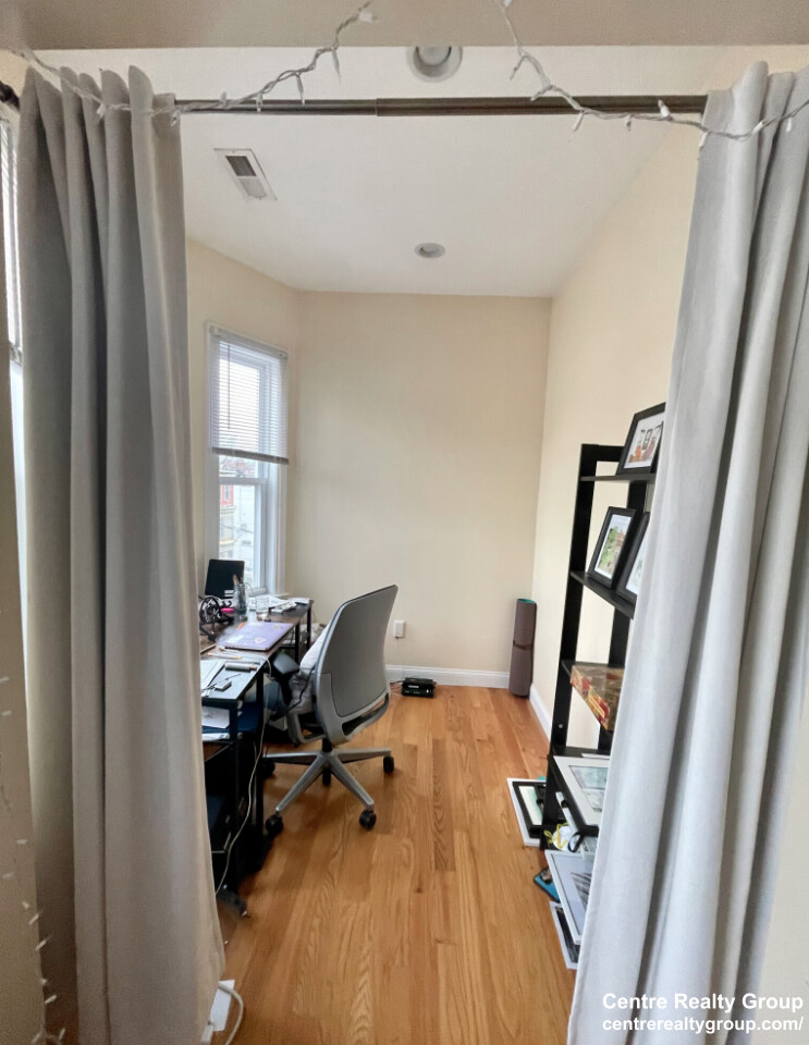 20 Armstrong St, Jamaica Plain