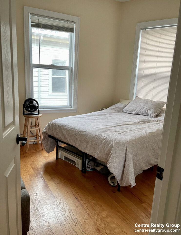 20 Armstrong St, Jamaica Plain