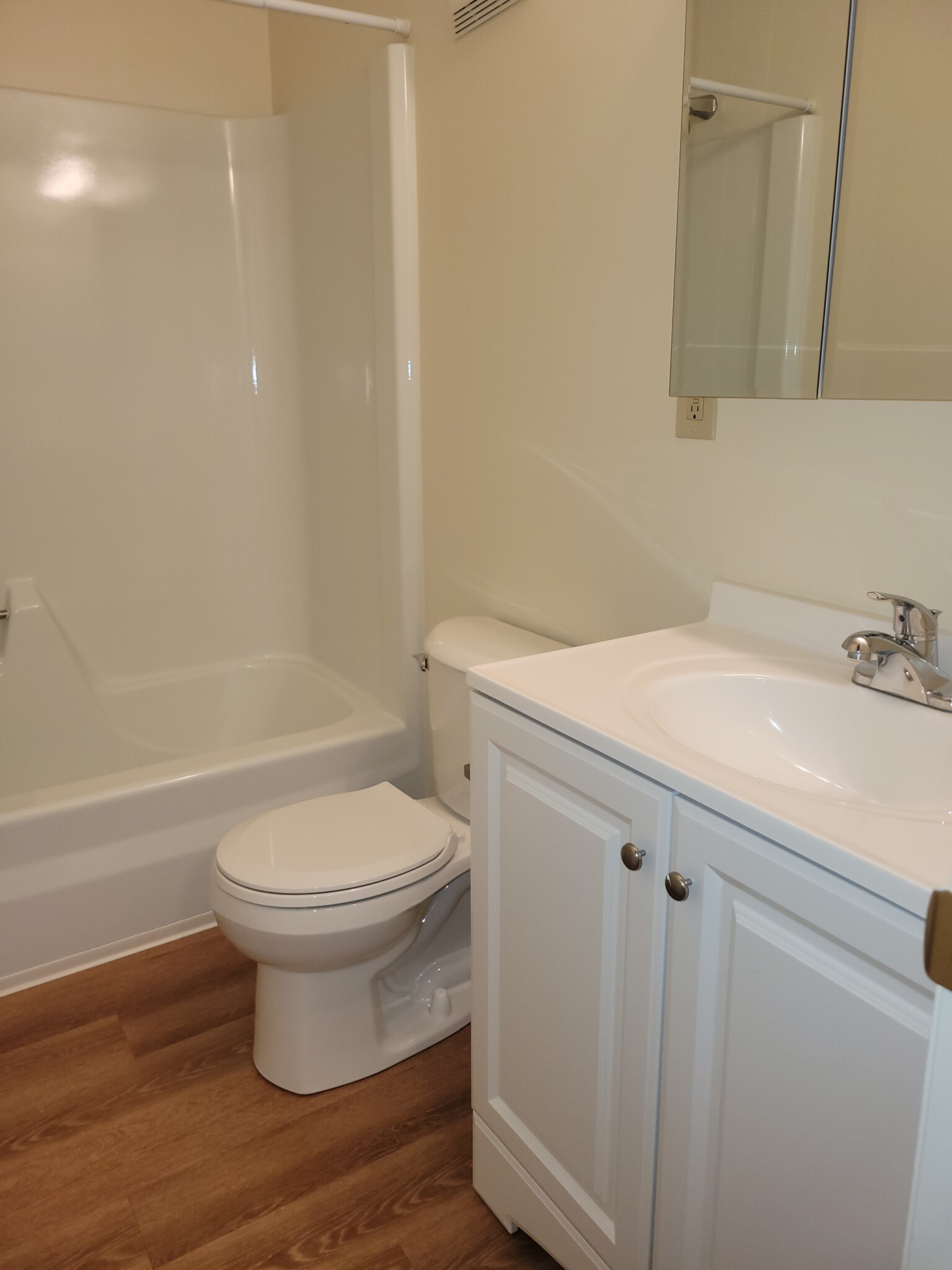 54 Hamlet St, Newton Center