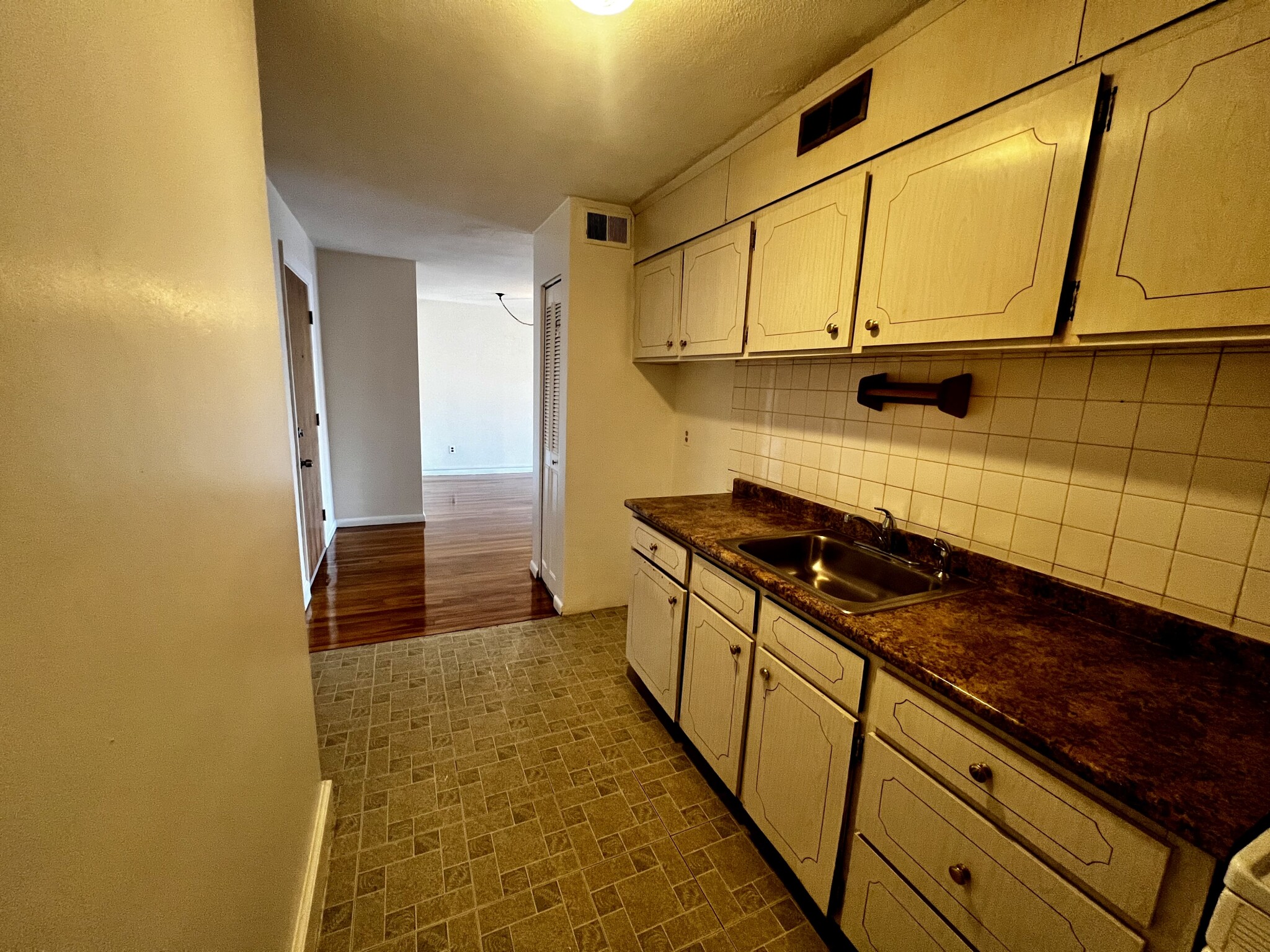 800 Hyde Park Ave, Hyde Park