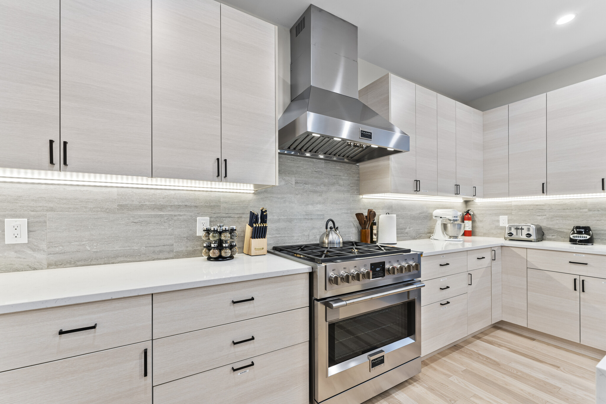 21 Bolton St., Waltham, MA - 9,000 USD/ month