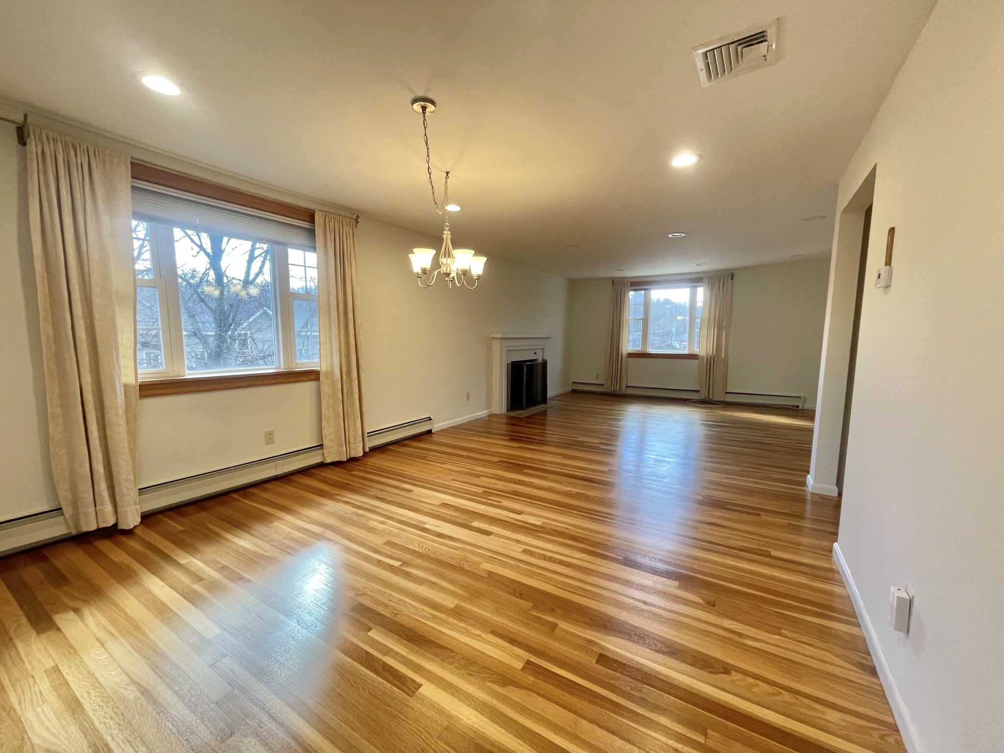 77 Louise, Chestnut Hill, MA - 3,500 USD/ month