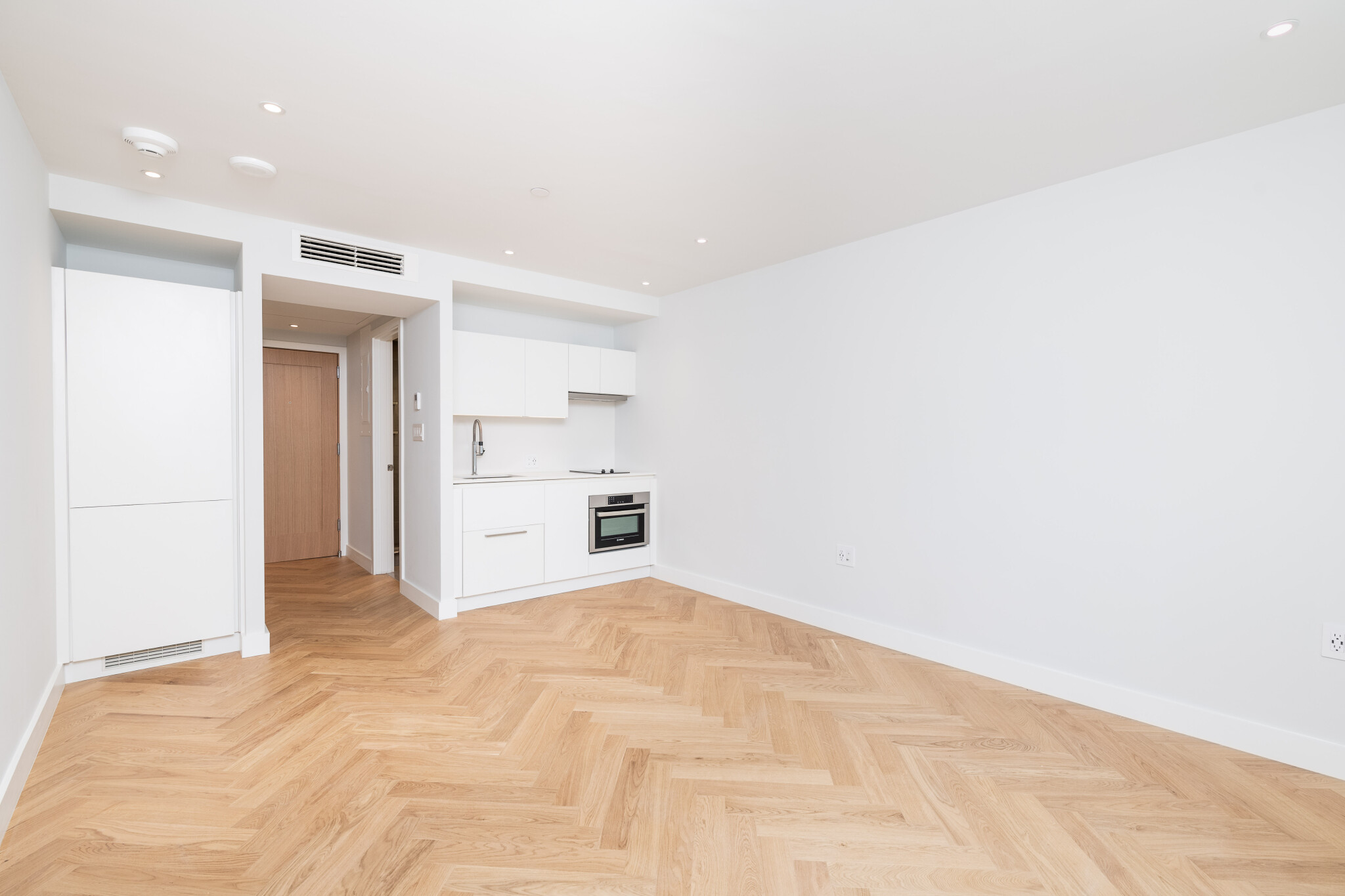 12 Commonwealth Ave. - 3,100USD / month