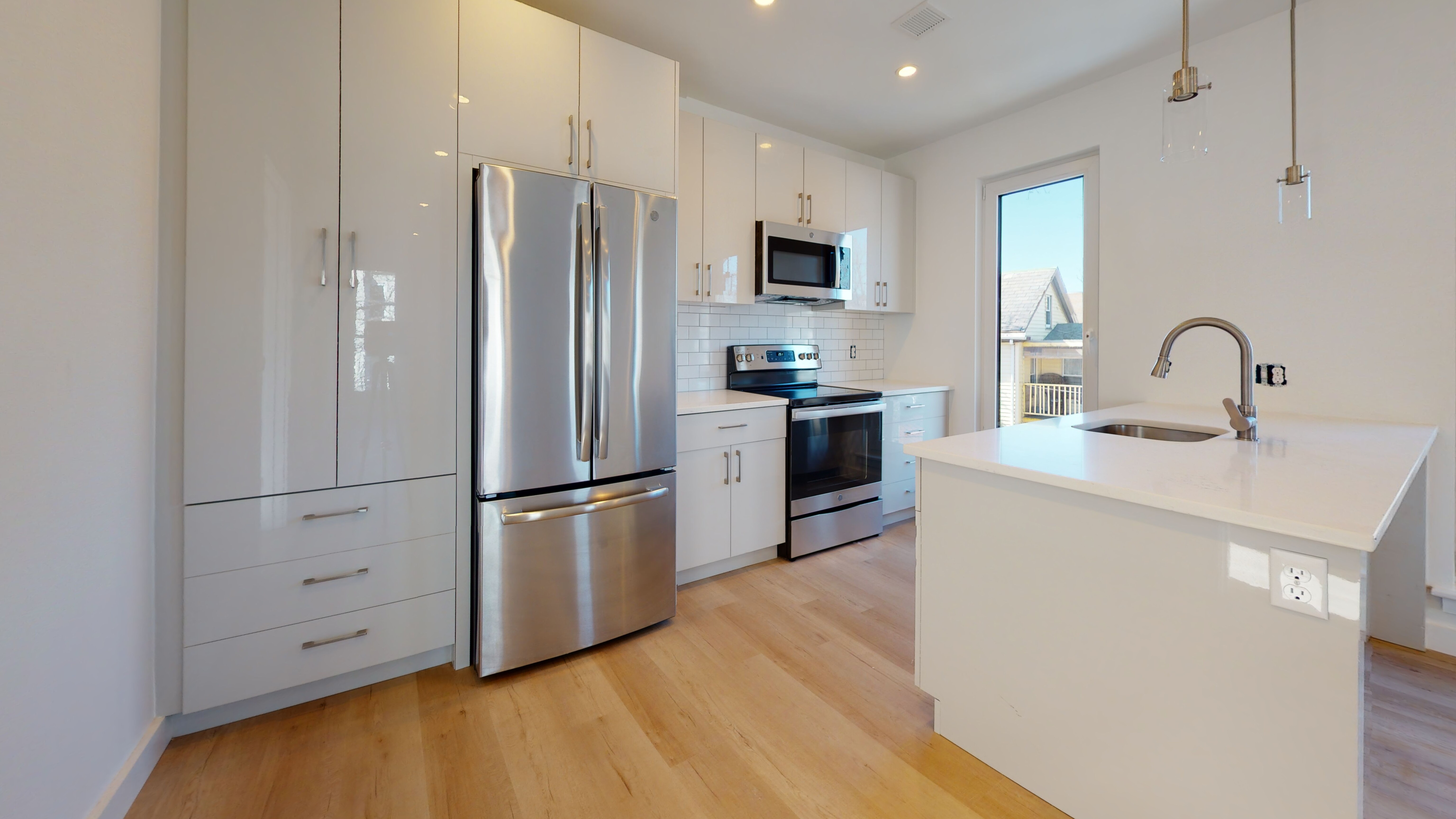 4 bed, 2 bath apartment for rent at 2837 Washington St Unit 3, Roxbury — photo 2 of 13