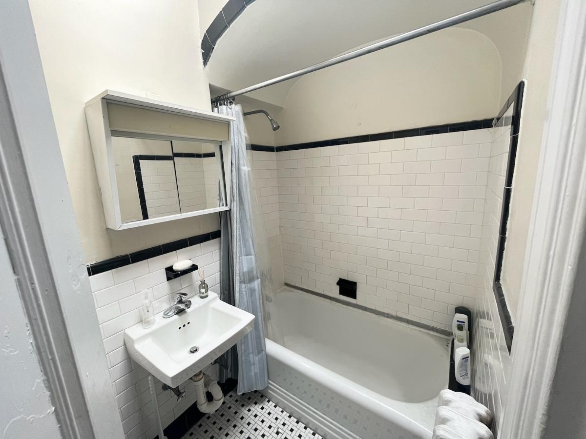 323 Commonwealth Ave, Back Bay