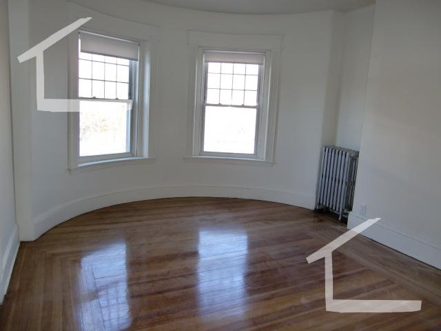 1589 Beacon St, Washington Square