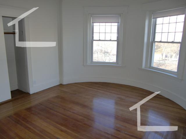 1589 Beacon St, Washington Square