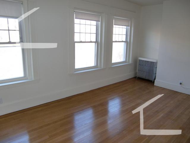 1589 Beacon St, Washington Square