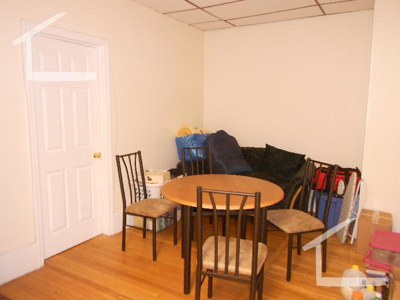 879 Beacon St, Fenway