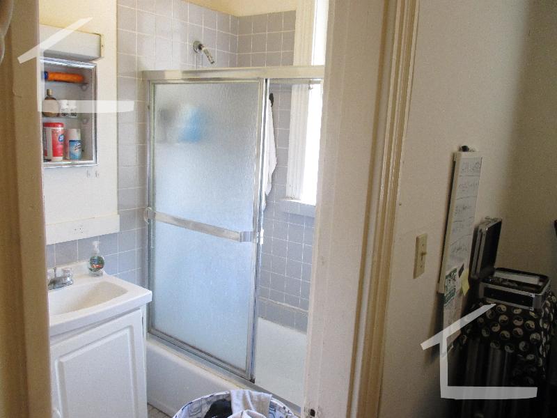 14 Palace Rd, Longwood