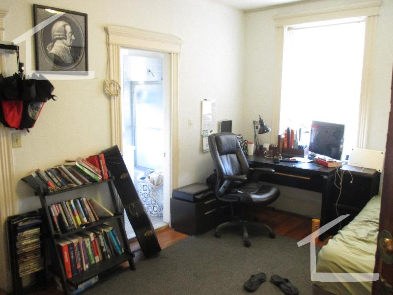 14 Palace Rd, Longwood