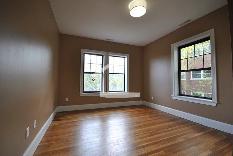 1592 Beacon St, Washington Square