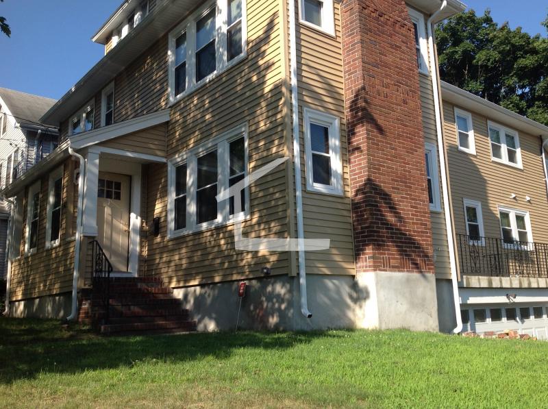 61 Poplar St, Mount Auburn (Watertown)