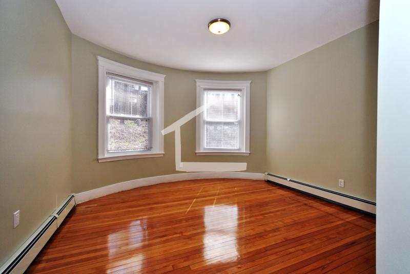 168 Winthrop Rd, Washington Square