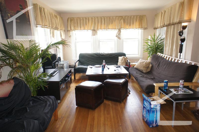 8 Feneno Ter, North Brookline